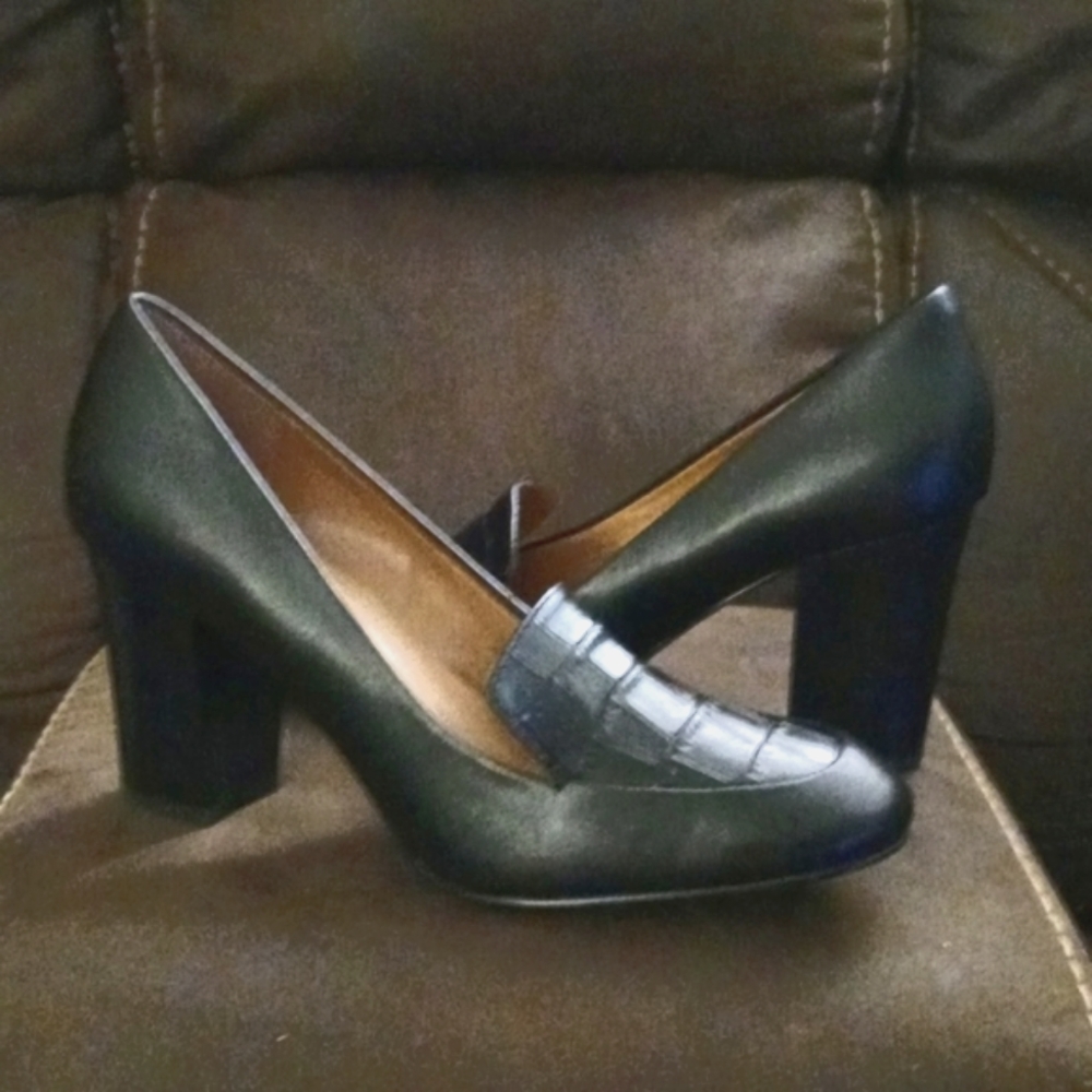 Tahari Black Leather Heels